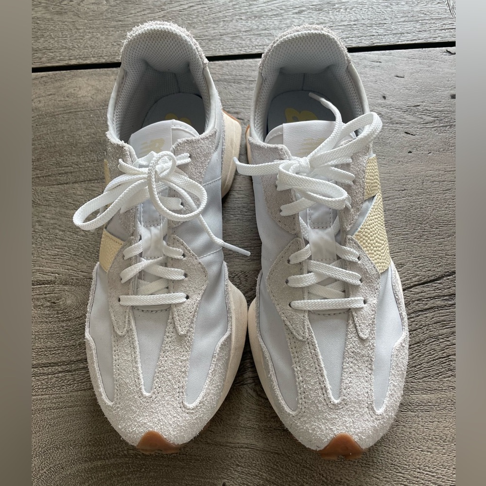 New Balance 327 Sneakers